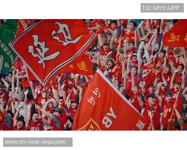 孔卡足球之夜激情四溢球迷共聚欢庆足球盛宴 孔卡足球之夜激情四溢球迷共聚欢庆足球盛宴